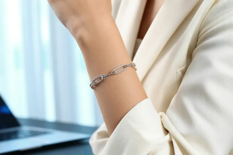50+ Elegant Bracelets Women Should Wear in the Office 1 elegant bracelets
